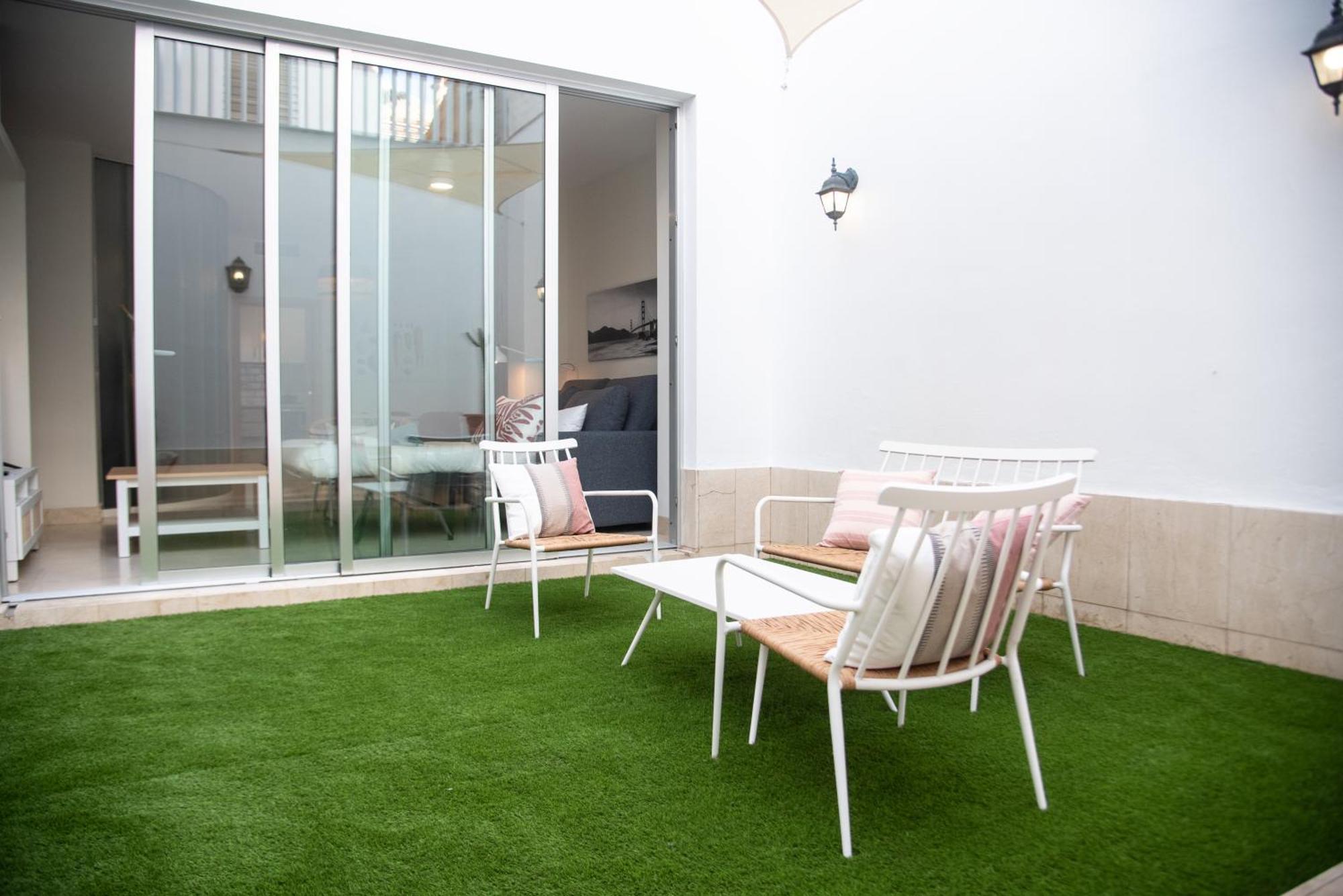 Tentudia Charming Apartments With Private Roof-Top Or Patio In San Bernardo By Ocityzen Sevilla Exterior foto